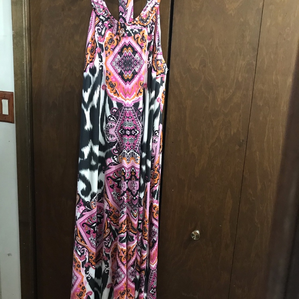 Women’s Sleeveless Dress.